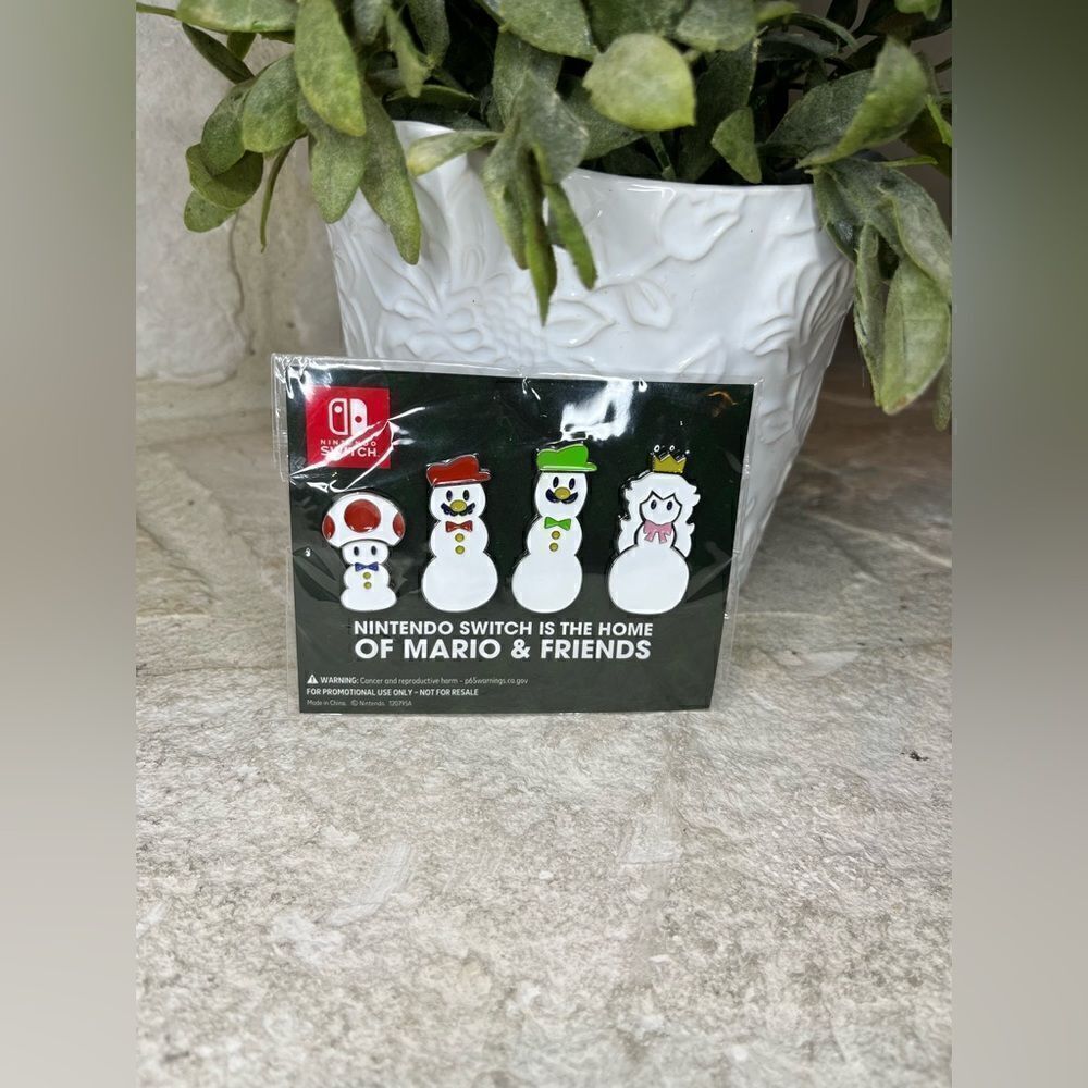 Mario and Friends Snowmen Holiday Pin Set GameStop Exclusive Christmas new